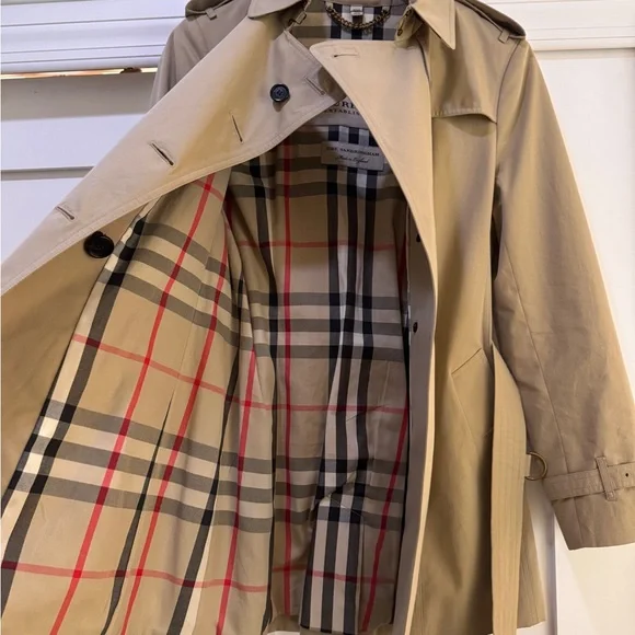 Burberry Sandringham Double-Breasted Trench Coat in mid-length size uk 10 - Picture 8 of 11
